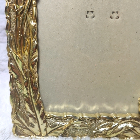 Gold Toned Textured Floral Rectangular Picture Frame - Picture 6 of 13